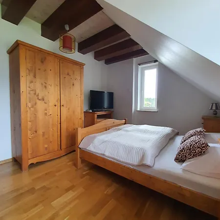 Dom Nad Jeziorem Beldany Tatil Evi Kamień